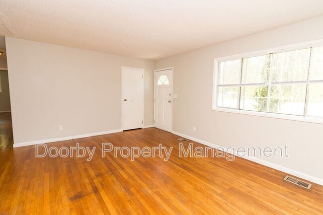 Building Photo - 7911 Hixson Pike