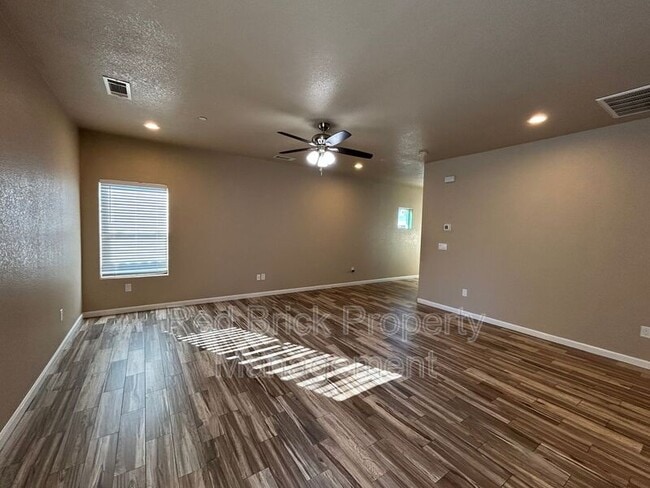 Building Photo - 592 Cadiz Ct