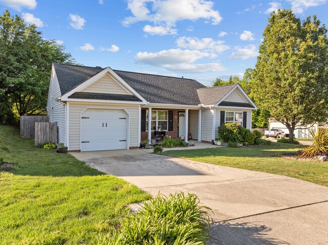 Building Photo - Charming 3-Bedroom Brick Ranch in Raleigh ...