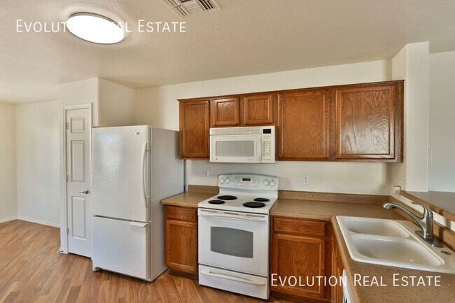 Building Photo - 1561 Maddison Cir