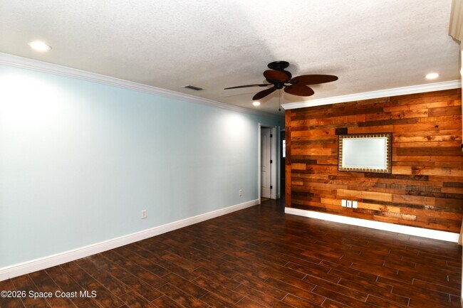 Building Photo - 405 Sparrow Dr