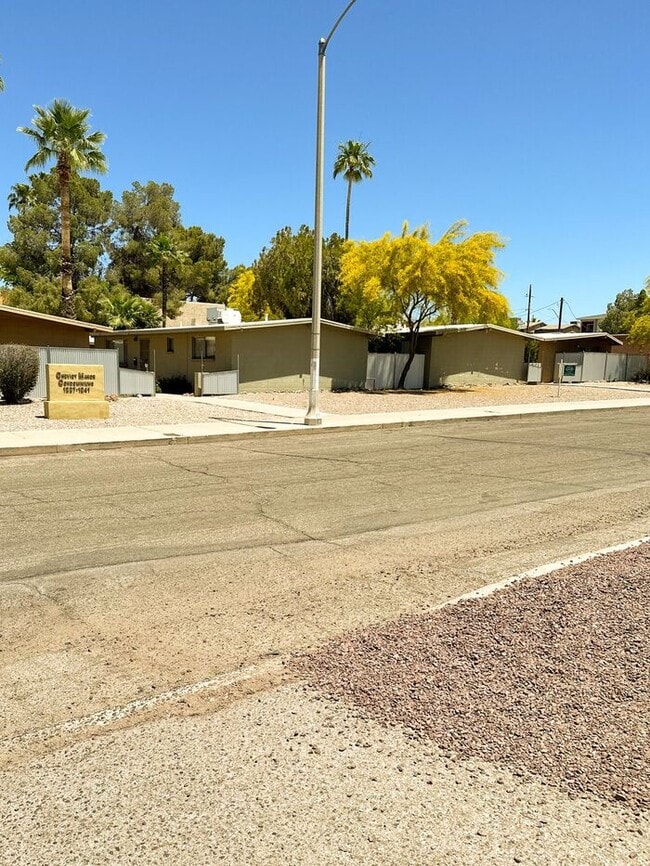 Building Photo - Close to university -- 2 Bedroom/2 Bath