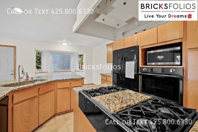 Building Photo - Welcome to Tukwila Haven – Open Concept Home Near Sound Transit!