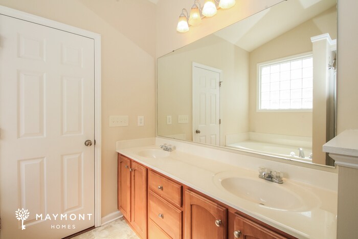 Building Photo - 5025 Cobblers Ct