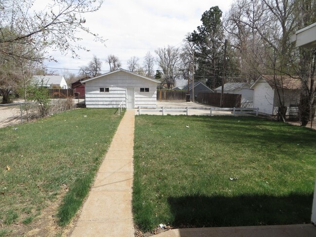 Building Photo - Cozy 2-Bedroom 1-Bath Basement Unit Near UNC!