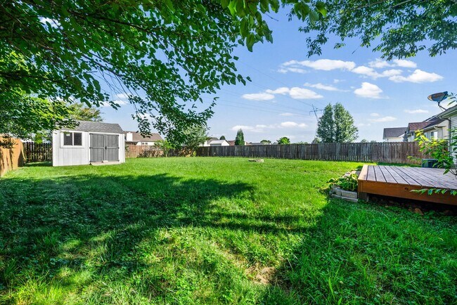 Building Photo - Pet Friendly Three Bedroom!