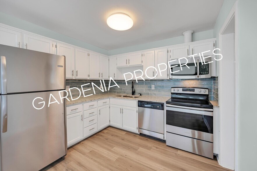 Building Photo - 1353 Placid Pl