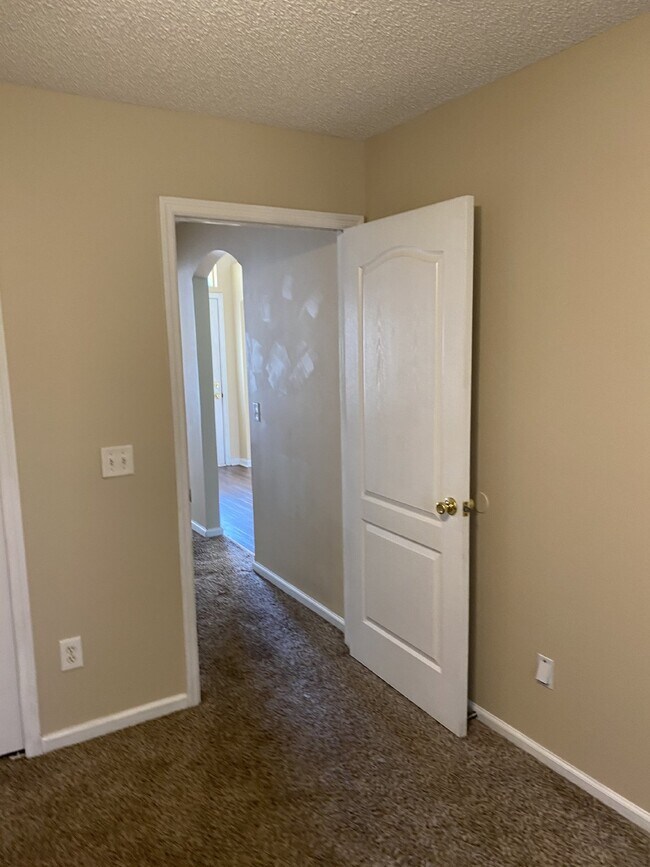 Building Photo - FOR RENT:  Charming 3-Bedroom Home with Sp...