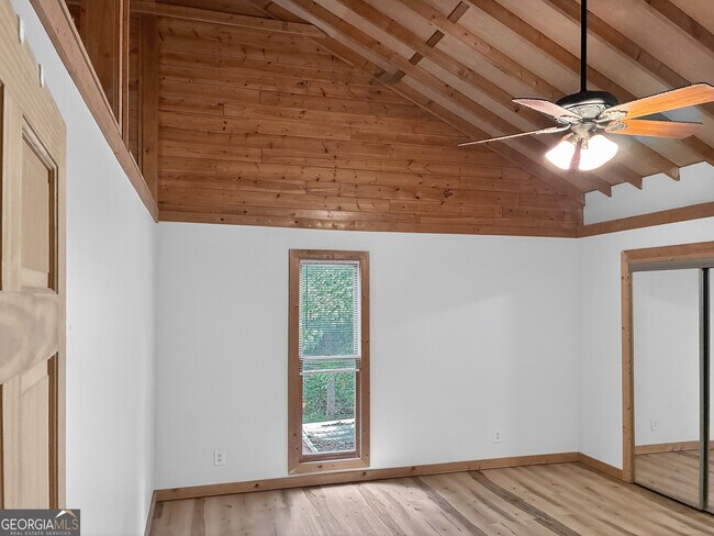 Building Photo - 465 Lakeside Trail