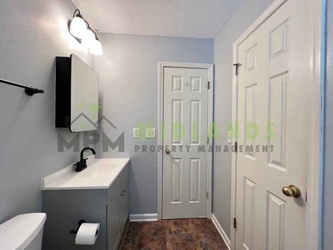 Building Photo - 168 Springway Dr