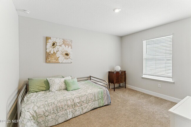 Building Photo - 105 Meadow Creek Dr