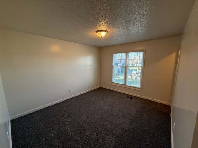 Building Photo - 9100 Parktop Ln NW