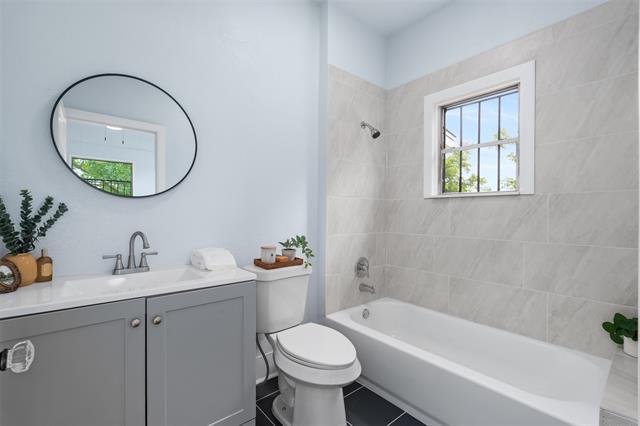 Building Photo - 2124 NW 21st St