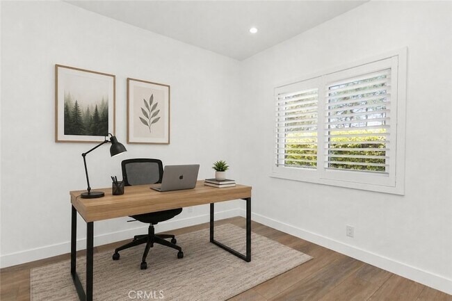 Building Photo - 132 Flor De Sol
