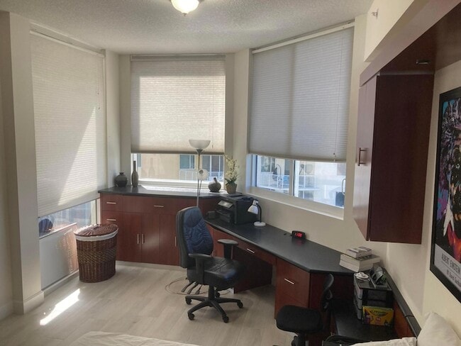 Building Photo - 1617 N Flagler Dr