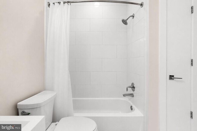 Building Photo - 435 R St NW