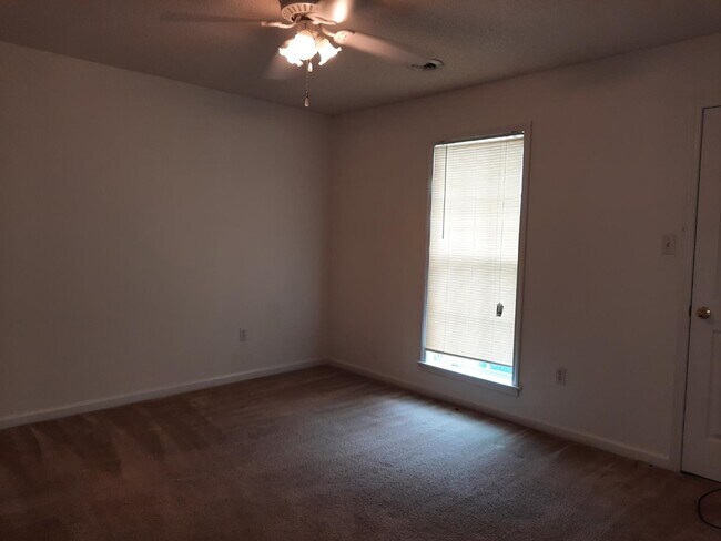 Building Photo - 4456 Alixs Dr