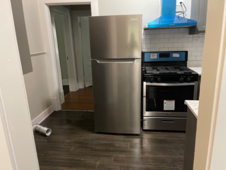 Building Photo - 534 E Sycamore St