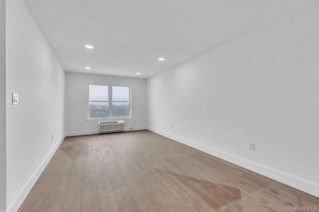 Building Photo - 74 Broadway