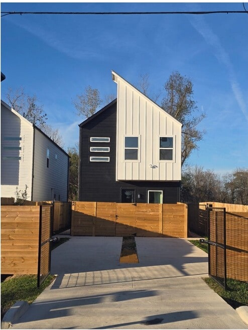 Building Photo - 1462 Ferguson Way