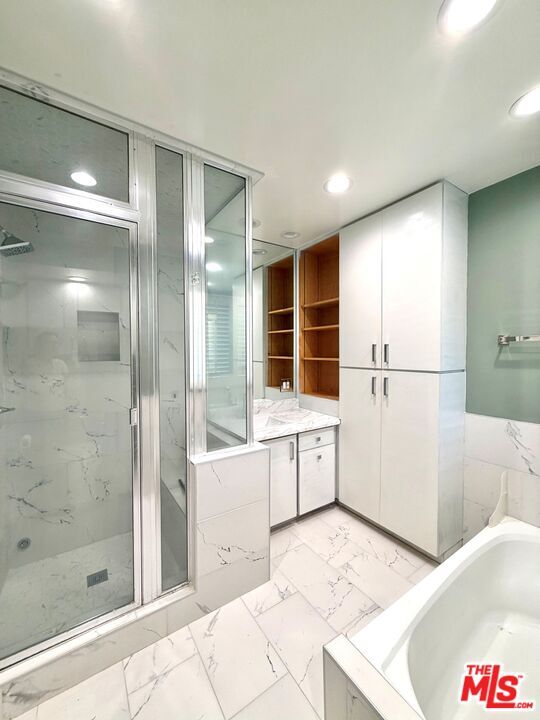 Building Photo - 341 S Rodeo Dr
