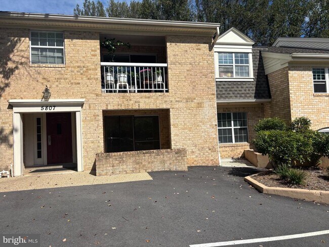 Building Photo - 5807 Cove Landing Rd