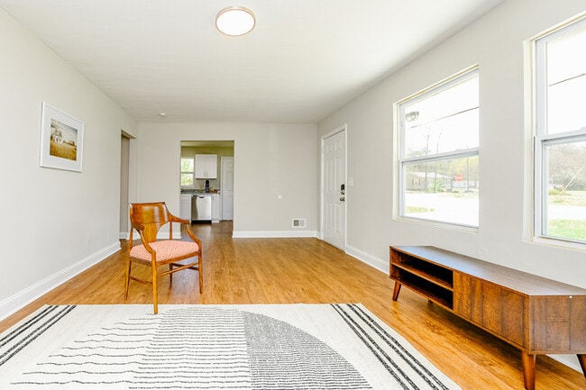 Building Photo - 20 Gilbert Ct