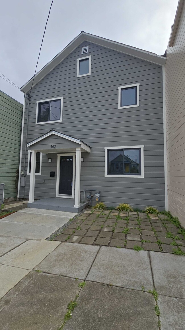 Building Photo - 142 Brighton Ave