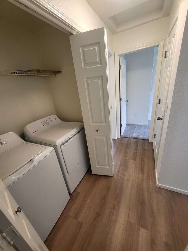 Building Photo - HEA3146>**