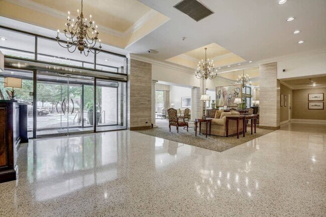 Building Photo - 300 W Peachtree St NW