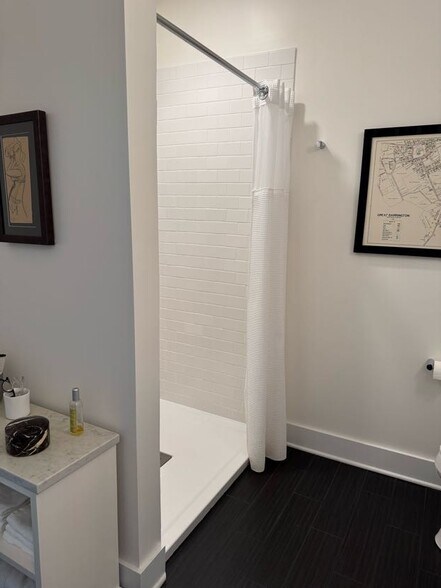 Shower in Bathroom 1 - 34 Bridge St