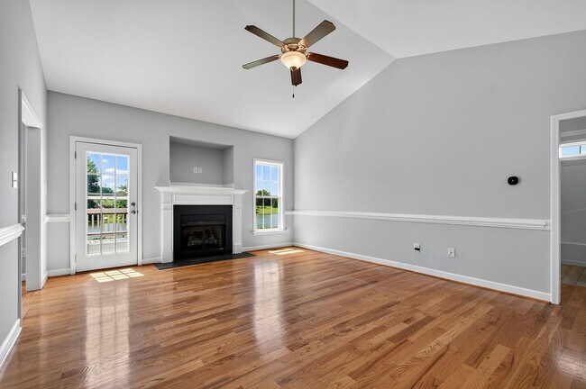 Building Photo - 147 Watersedge Ln