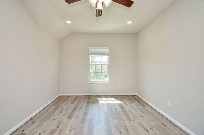 Building Photo - 24918 Meadowthorn Crest Ln