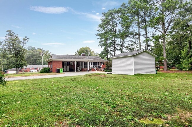 Building Photo - 121 S Main St