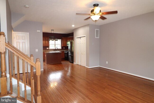 Building Photo - 104 Stingray Ct