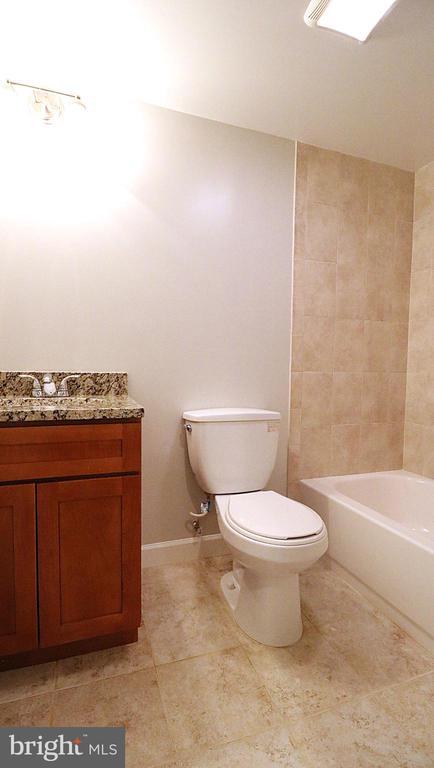 Building Photo - 7228 Fair Oak Dr