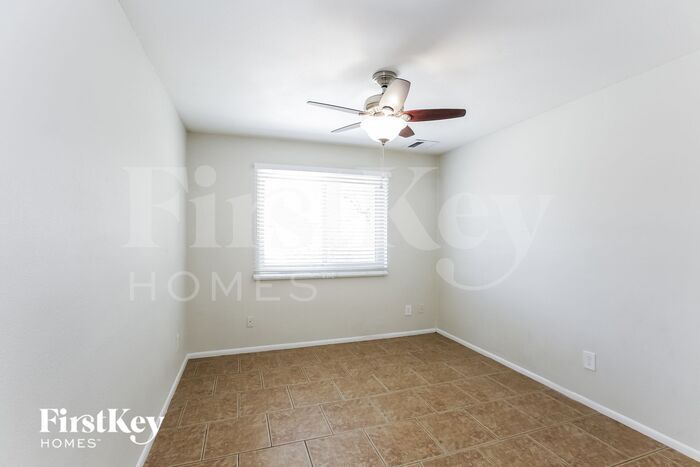 Building Photo - 5715 S Siesta Ln
