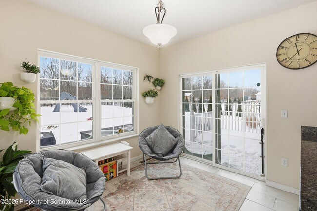 Building Photo - 124 Falcon Ln