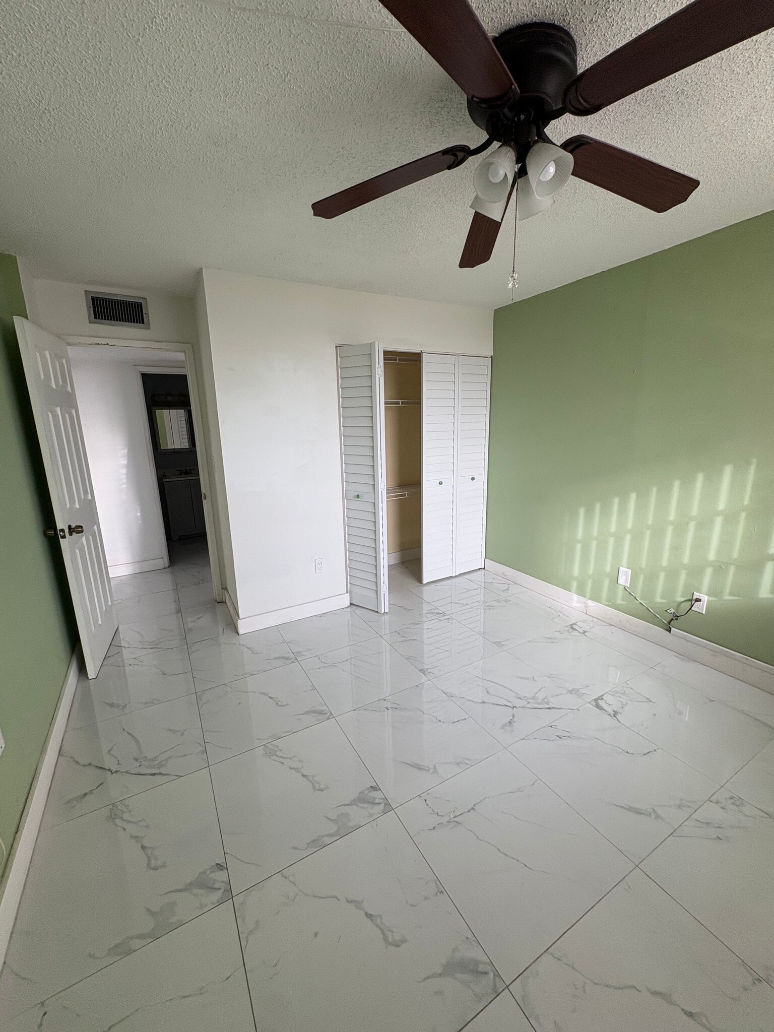 Building Photo - 8889 Fontainebleau Blvd