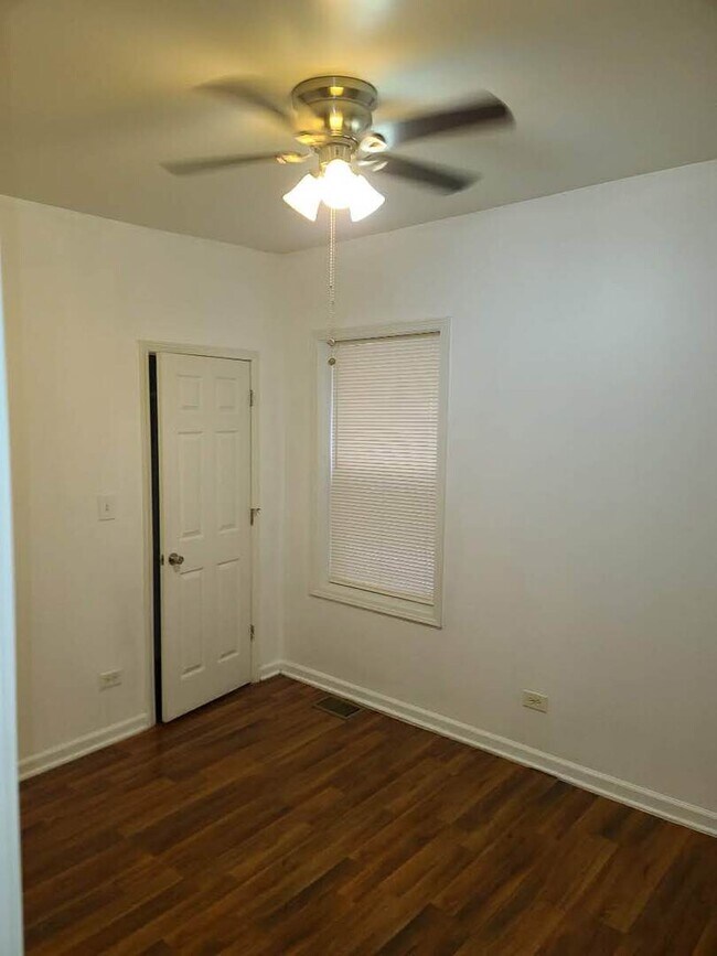 Building Photo - 6635 S Maplewood Ave