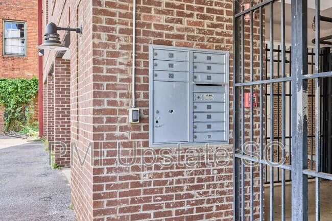 Building Photo - 301 Augusta St