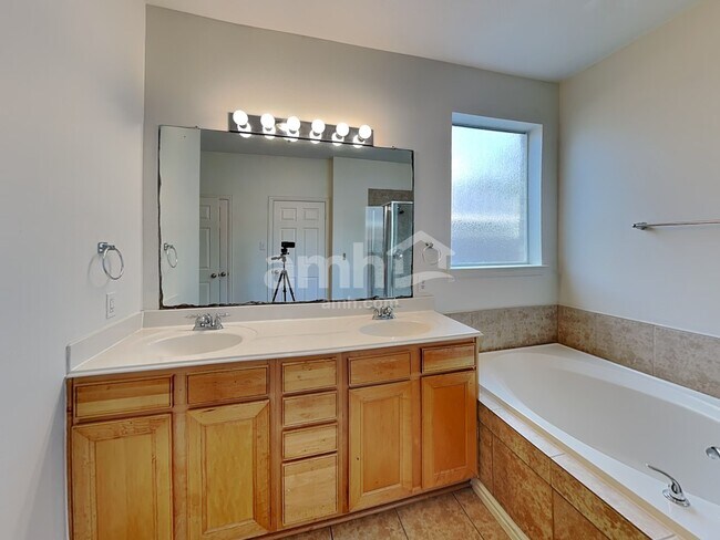 Building Photo - 2610 Dawn River Ln