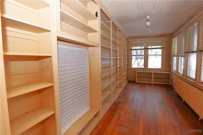 Building Photo - 2318 Genesee St