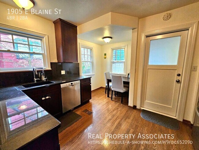 Building Photo - 1905 E Blaine St