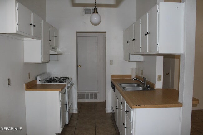 Building Photo - 1582 Diego Rivera Dr