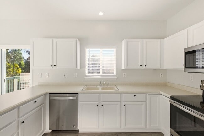 Building Photo - Beautiful Stroh Ranch 4 Bedroom, 2.5 Bath Home, Brand New Kitchen Appliances READY TODAY!