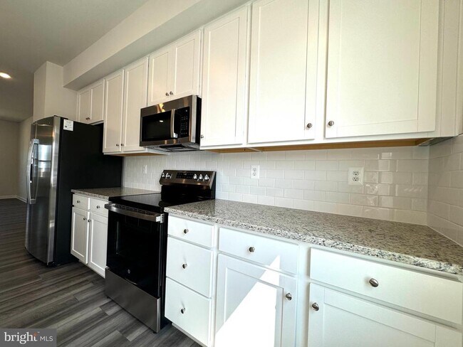 Building Photo - 12 BROOKFIELD Mews