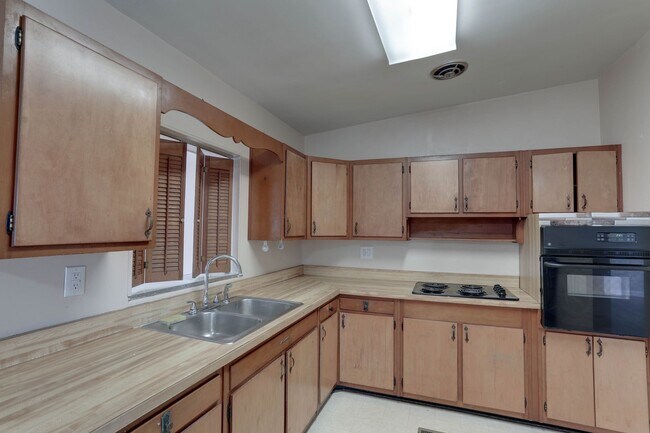 Building Photo - 1704 Edmundshire Rd