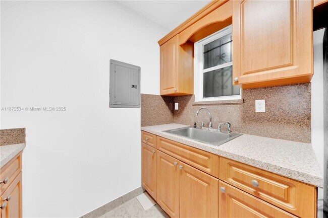 Building Photo - 3181 SW 13th St