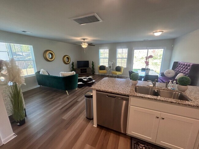 Building Photo - 2769 Prince Charles Ct